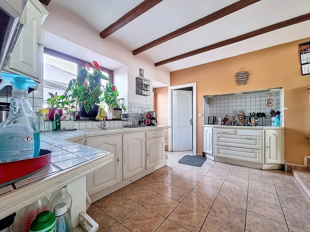 Cuisine - Maison de Caractère avec Piste pour Chevaux à Lesve