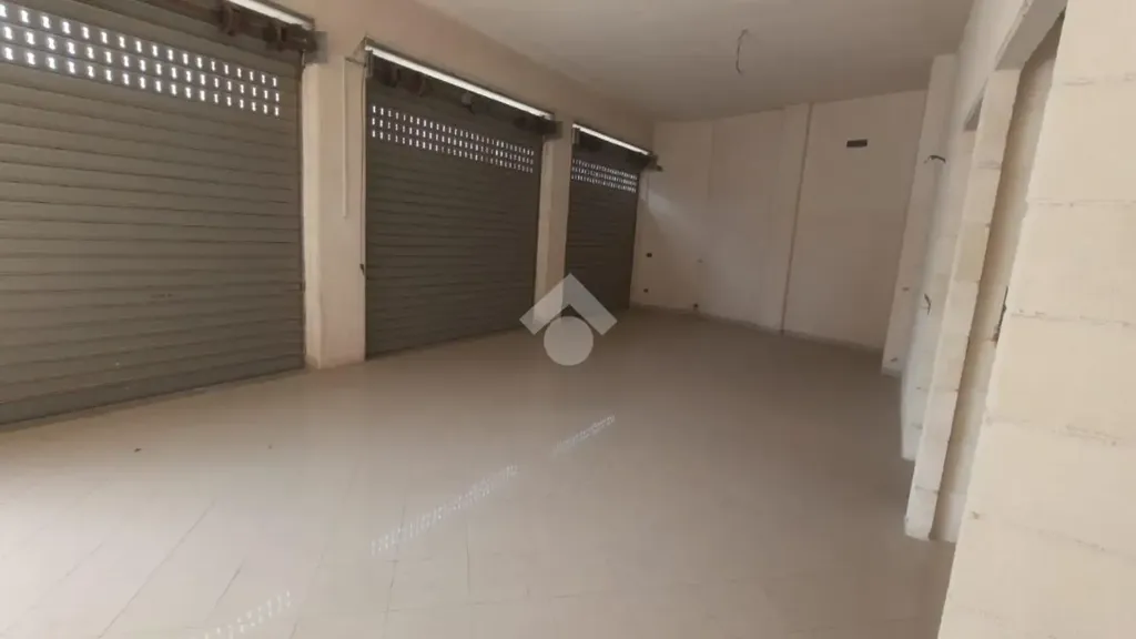 Garage - Shopfront Trilocale in Carovigno