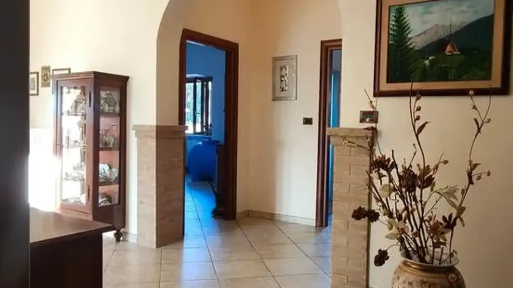 hallway_entrance