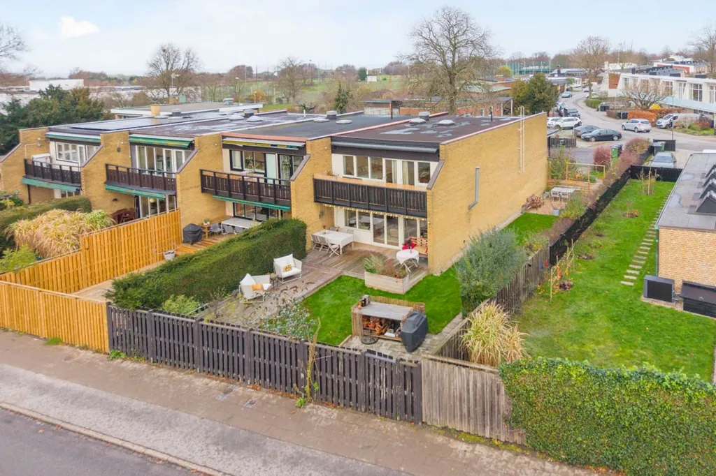 Vista aerea - Renovated 2-Storey House with Garden in Bellevue