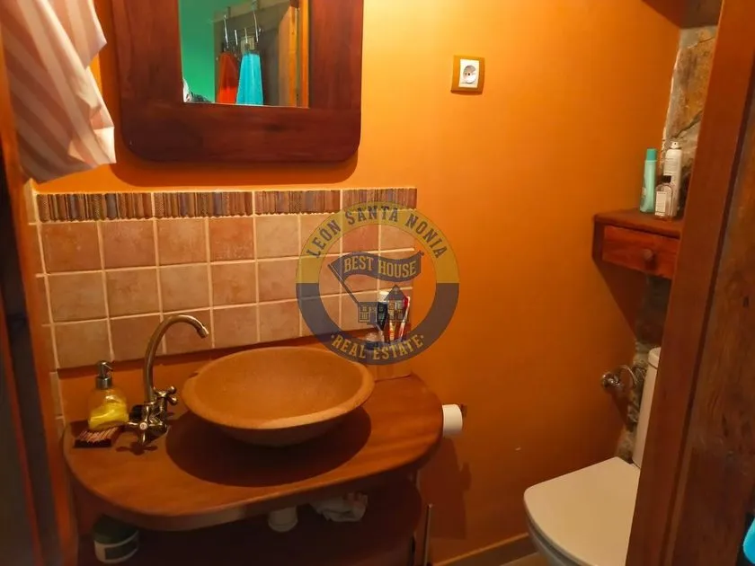 Salles de bain - Restored Chalet with Rustic Charm in León