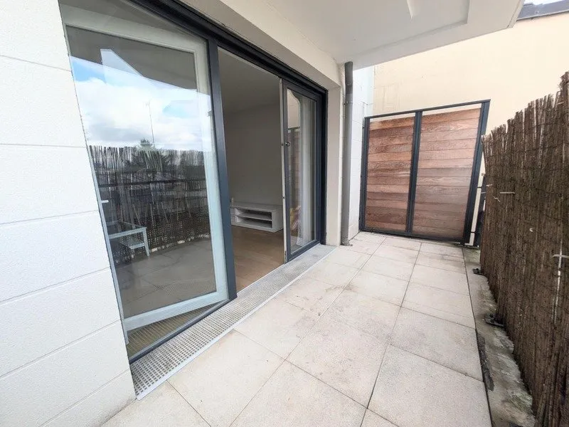 Terrass - 3-Piece Flat with Balcony in Bezons