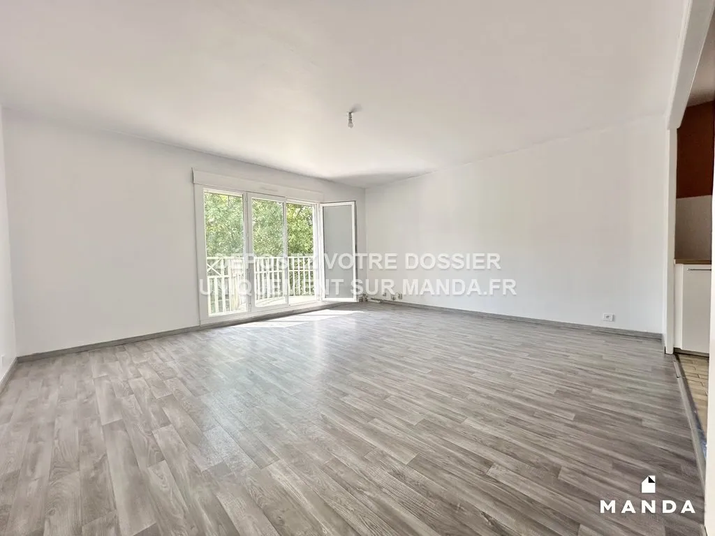 Elutuba - T2 Flat with Balcony in Lognes