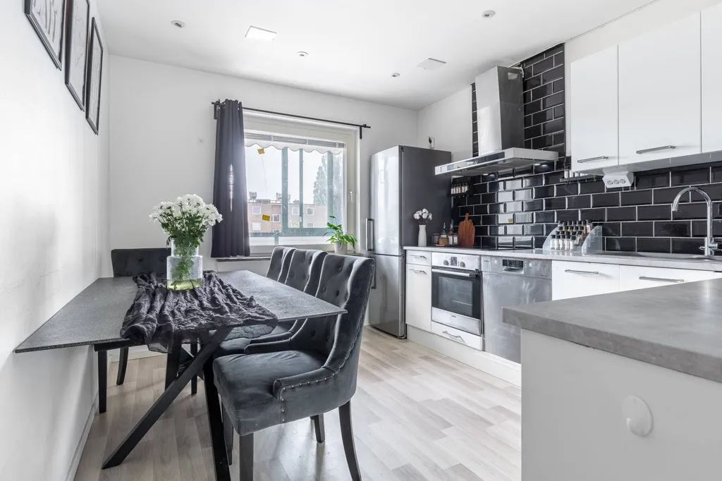 Köök - Bright Apartment with Balcony in Stockholm