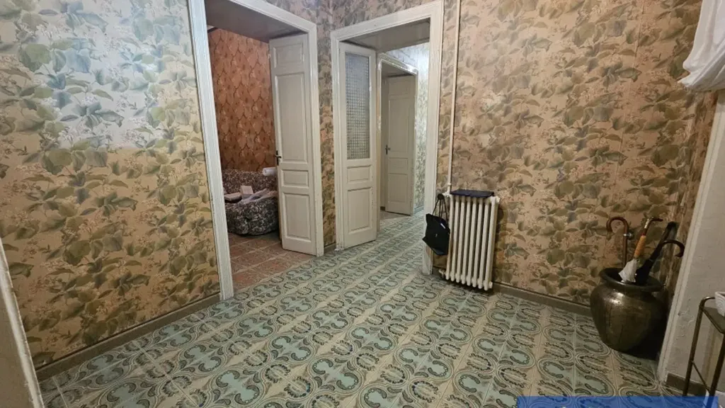 Esik - Ground Floor Apartment with Parking in Enna