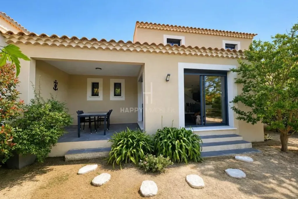 Extérieur - Maison Moderne avec Terrasse à Paradou
