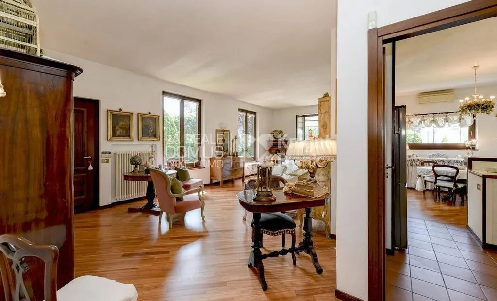 Söögituba - Villa with Pool in Guanzate, Italy