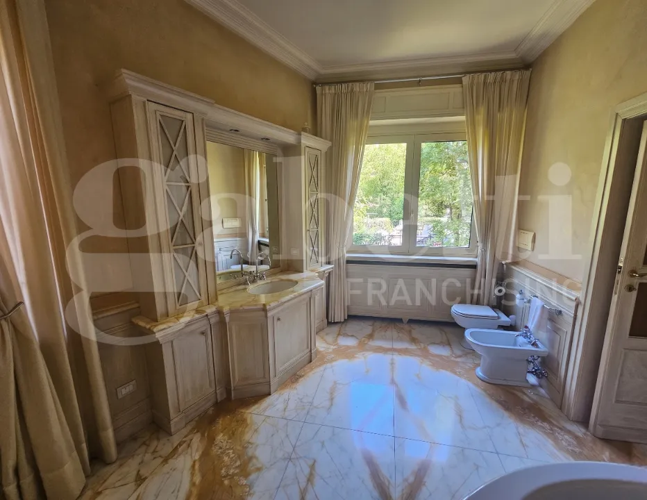 Salles de bain - Classical Villa with Garden in Brescia