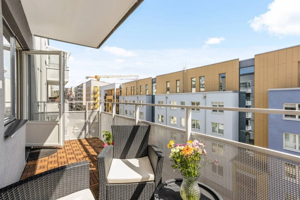 Balcone - Apartment with South-Facing Balcony in Barkarby
