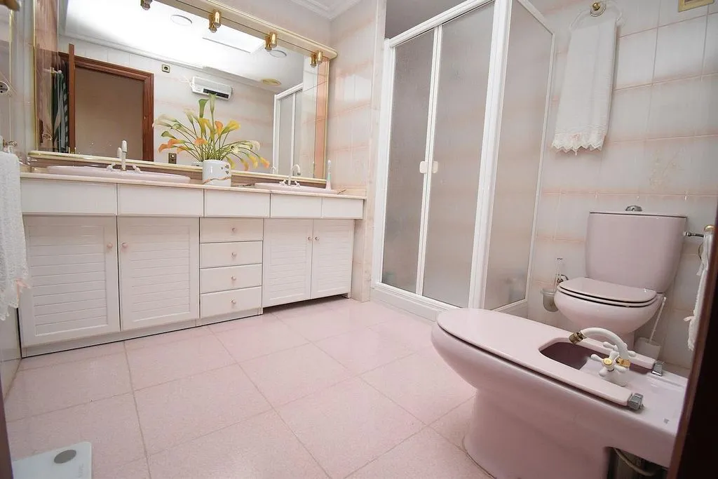 Bathrooms - Apartment with Balcony in Santa Pola Centre