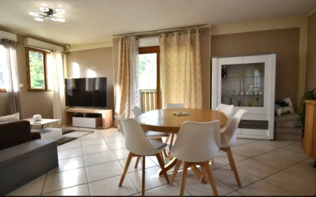 Salle à manger - Maison Rénovée avec Balcon Sud à Reignier-Ésery