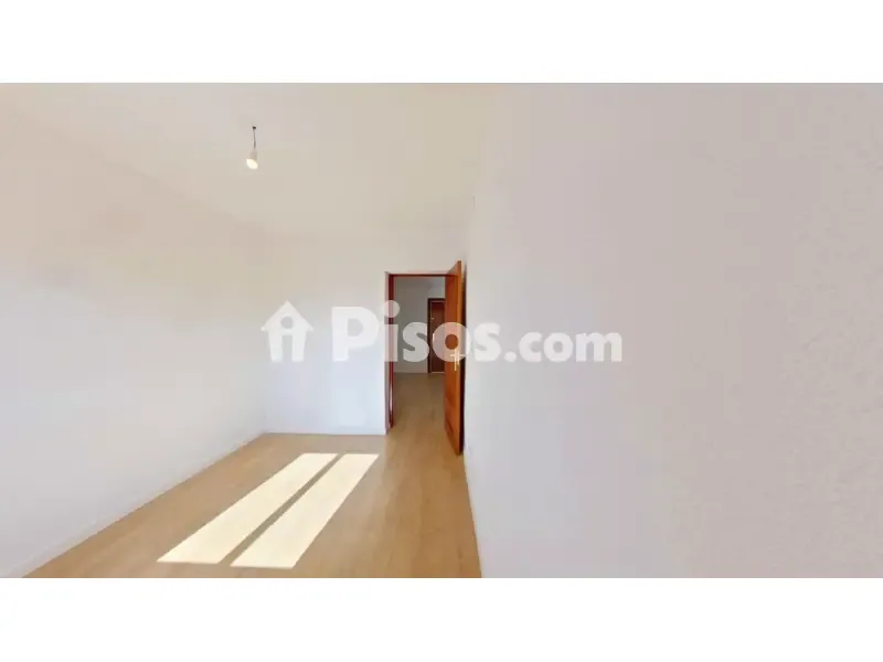 Toad - Three-Bedroom Flat with Ascensor in Puente de Vallecas