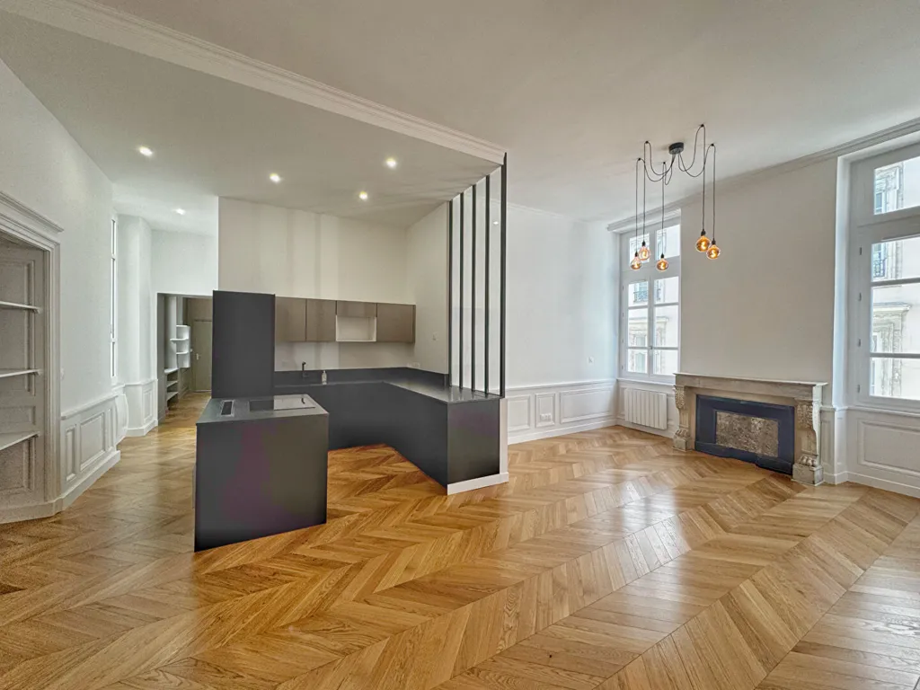 Elutuba - Renovated Flat with Balcony in Lyon