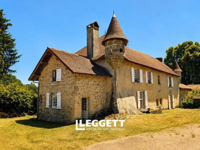 Extérieur - Château historique avec étang à Marval