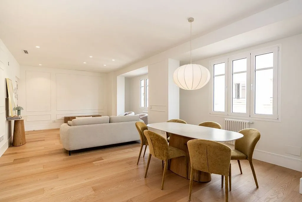 Salle à manger - Modernised Apartment with Balcony in Ríos Rosas