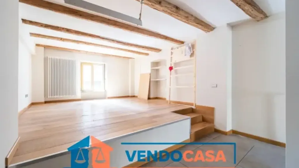 Pièces - Office Space with Balcony in Cuneo