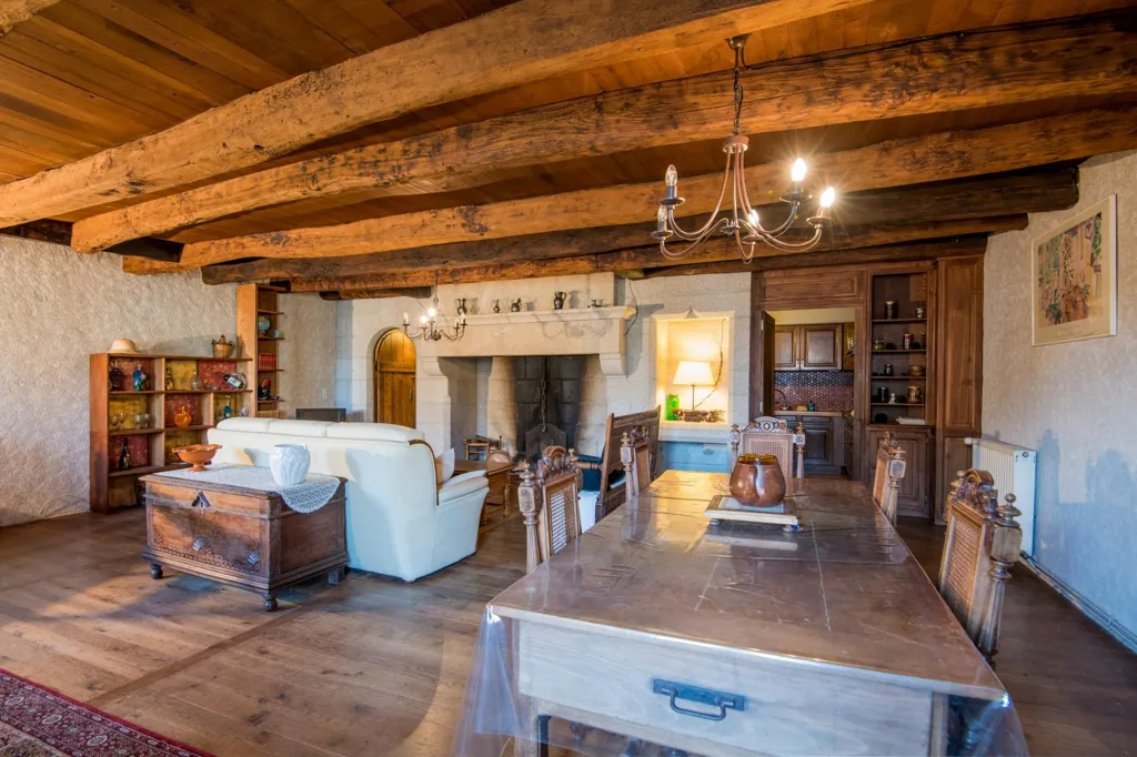 Salle à manger - Maison Historique sur la Place des Consuls à Bretenoux