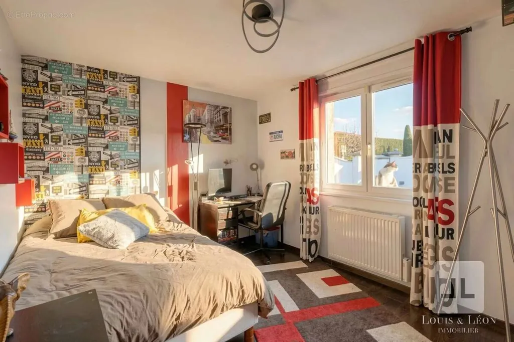Chambres - Maison Atypique avec Piscine à Lissieu