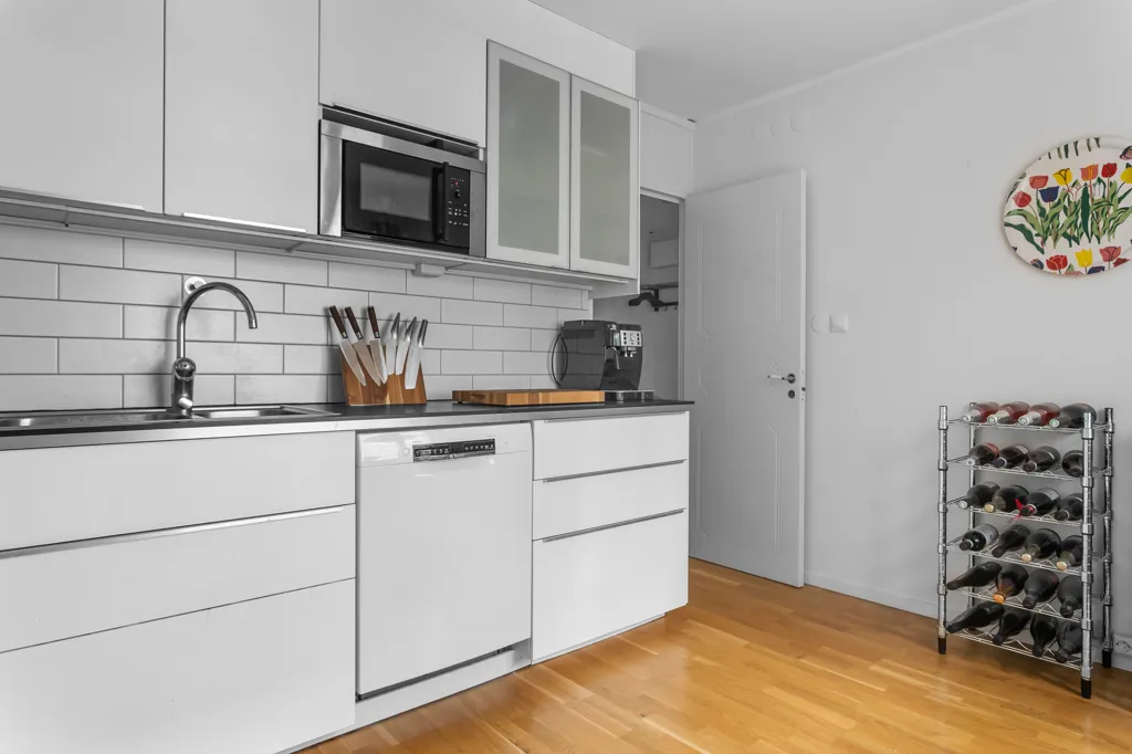 Köök - Apartment with Balcony in Edsberg