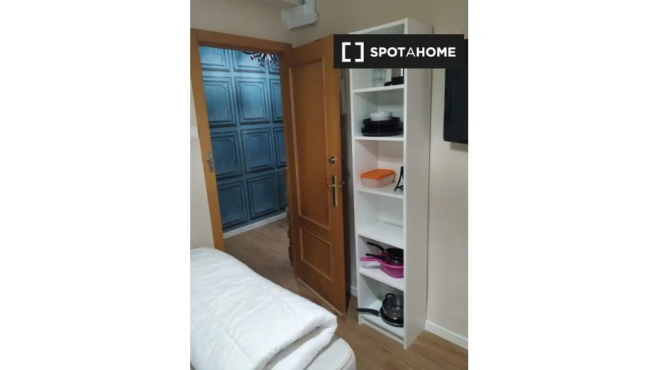 Chambres - Student Studio with Lift in Albors, Valencia
