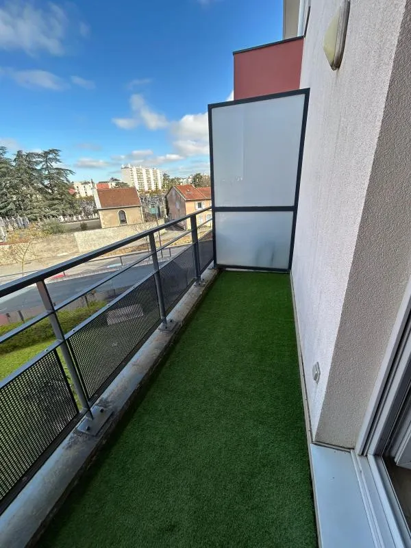Rõdu - Modern T2 with Balcony in Caluire-et-Cuire