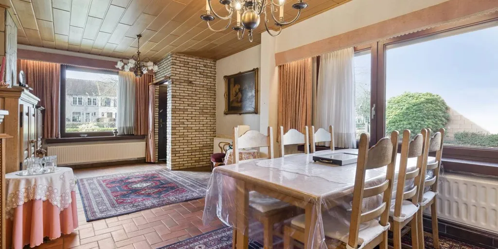 Söögituba - House with Development Potential in Brasschaat