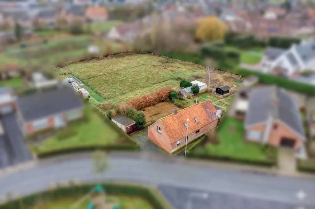 Vue aérienne - Terrain de 3.325 m² avec Potentiel de Développement à Ingelmunster