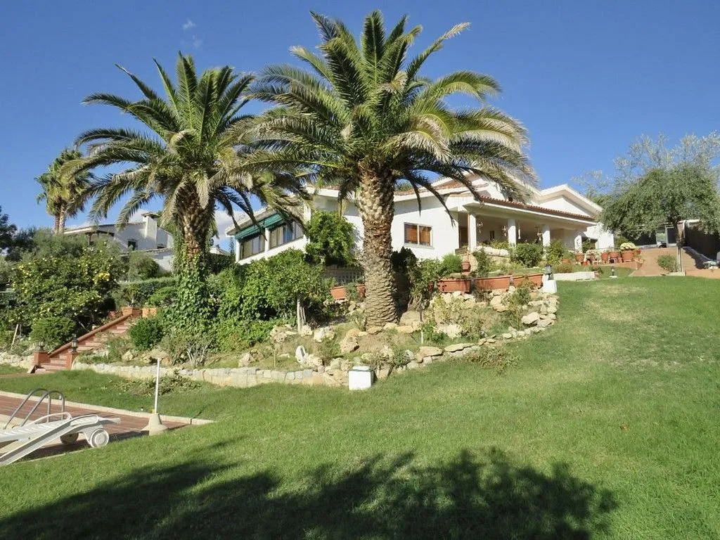 Jardin - Luxury House with South-Facing Views in Algete