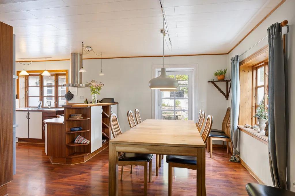 8-toaline maja asukohas Mørke
