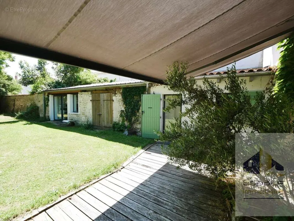 Giardino - Rustic Stone House with Pool near Aigrefeuille d'Aunis