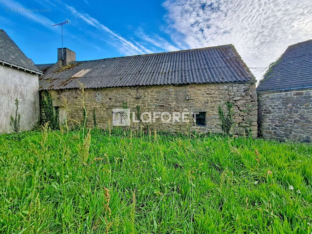 Aed - Rustic Stone Cottage with Garden in Péaule