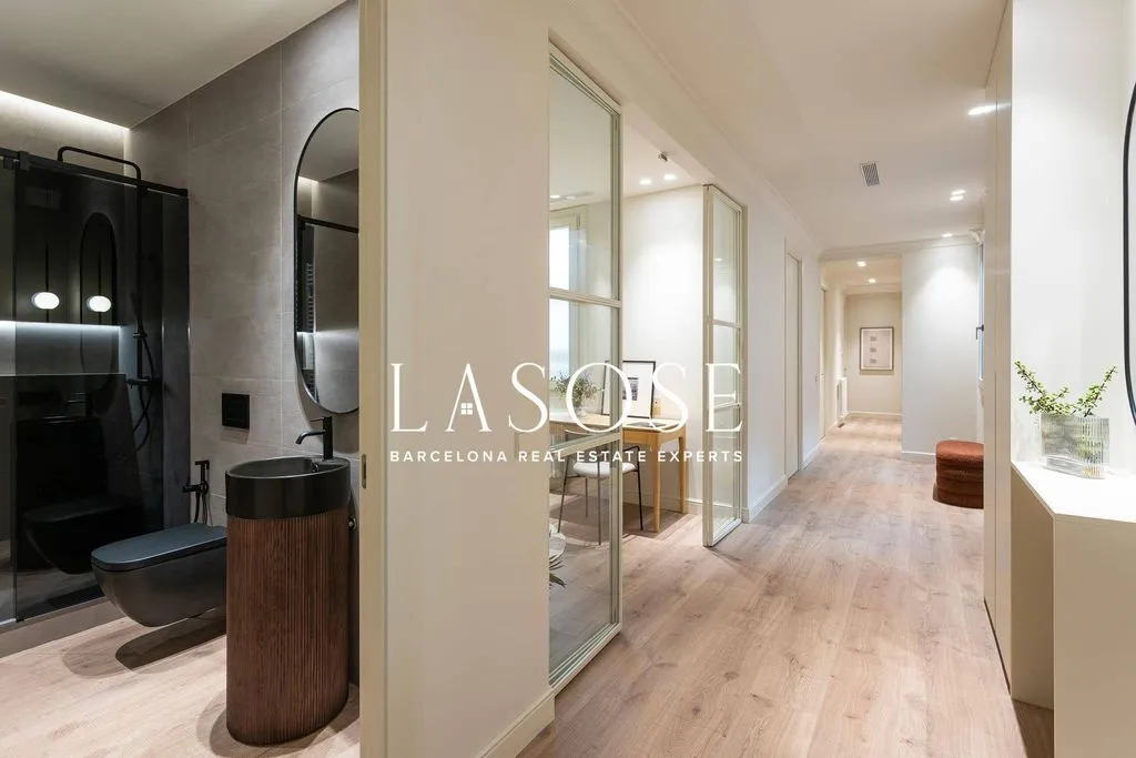 Esik - Luxury Apartment in Eixample Dret, Barcelona