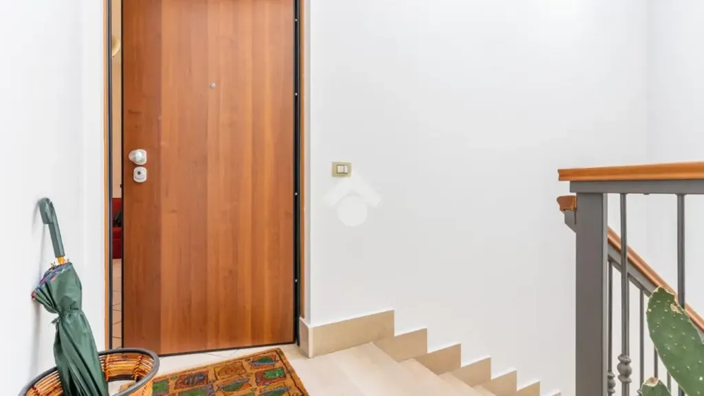 Entrée - Trilocale with Balcony in Ferrara
