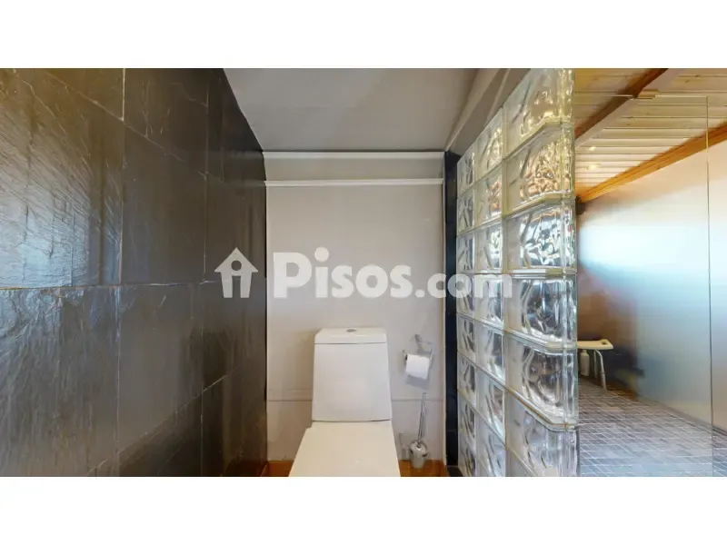 Bathrooms - Independent Villa with Private Pool in Gueñes