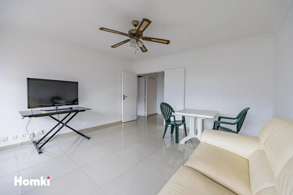 Séjour - Appartement T2 avec Balcon à Paris 75011