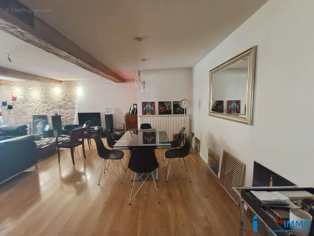 Characterful Apartment with Parking in Castres