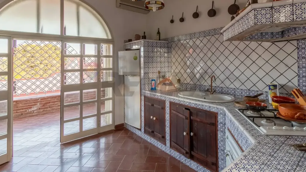 Cuisine - Villa with Garden and Terrace in Carini
