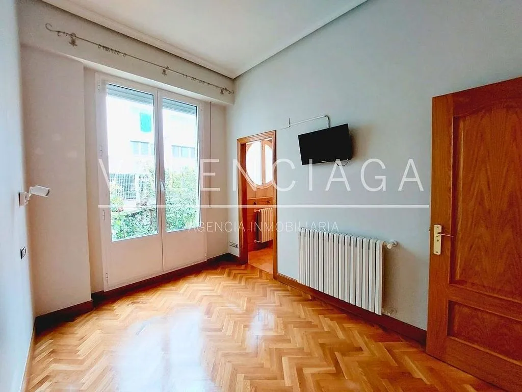 Chambres - Modern Apartment with Terrace in City Centre