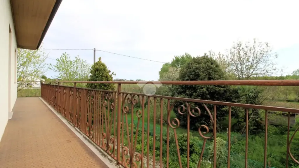 Balcon - Rustic House with Private Garden in Roncade
