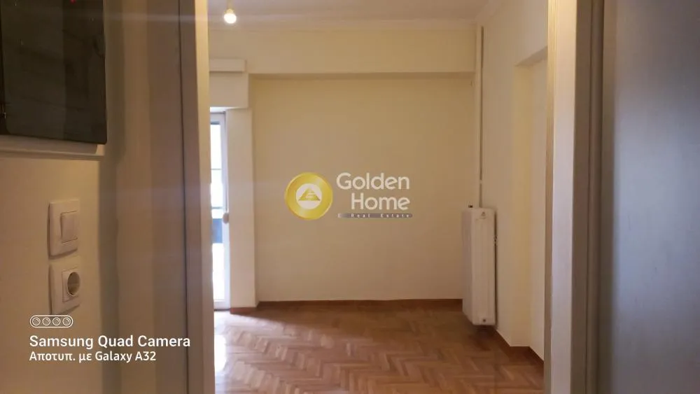 Entrée - Office Space with Balcony in Patissia-Acharnes