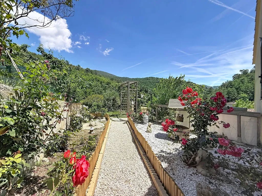 Garden - 5-Bedroom Villa with Pool in Levens