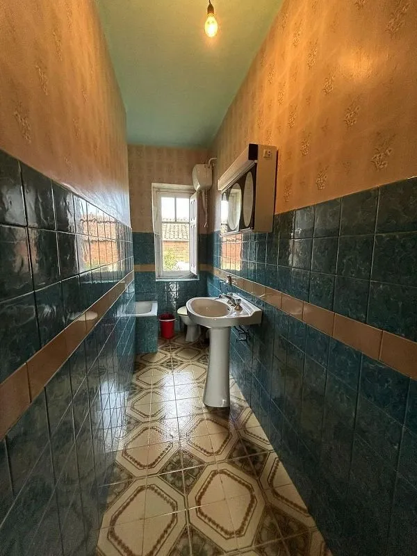 Bathrooms - Chalet with Garden in Valdepolo