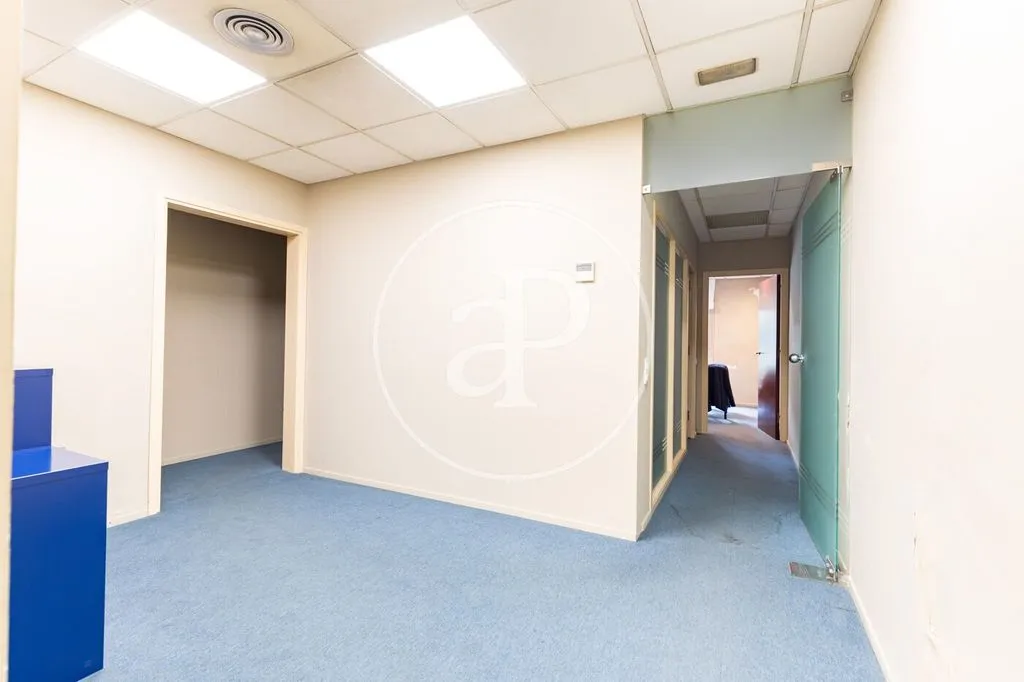 Bureau - Luxury Townhouse with Pool in Sabadell Centre