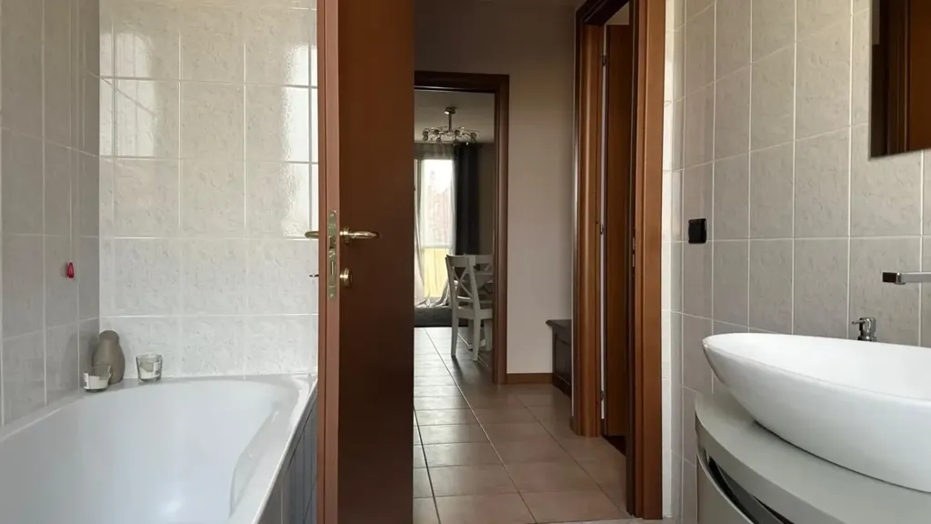 Salles de bain - Modern Flat with Balcony in Rottofreno