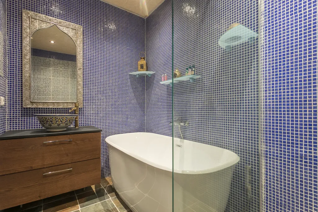 Salles de bain - Unique Corner House in Uffelte with Garden