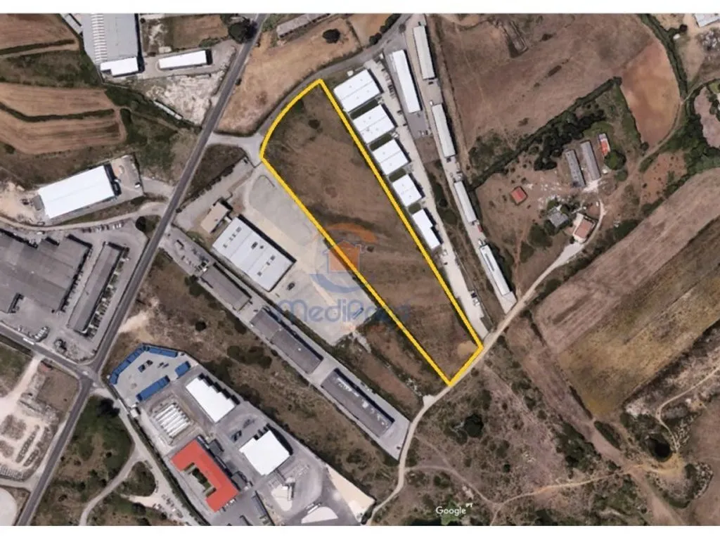 Õhuvaade - Industrial Land with Green Setting in Sintra