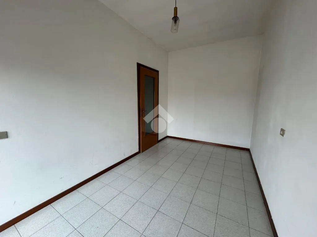 Esik - Quadrilocale with Balcony View in Sorisole
