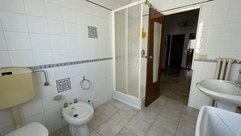 Salles de bain - Spacious Apartment with Balcony in Modena