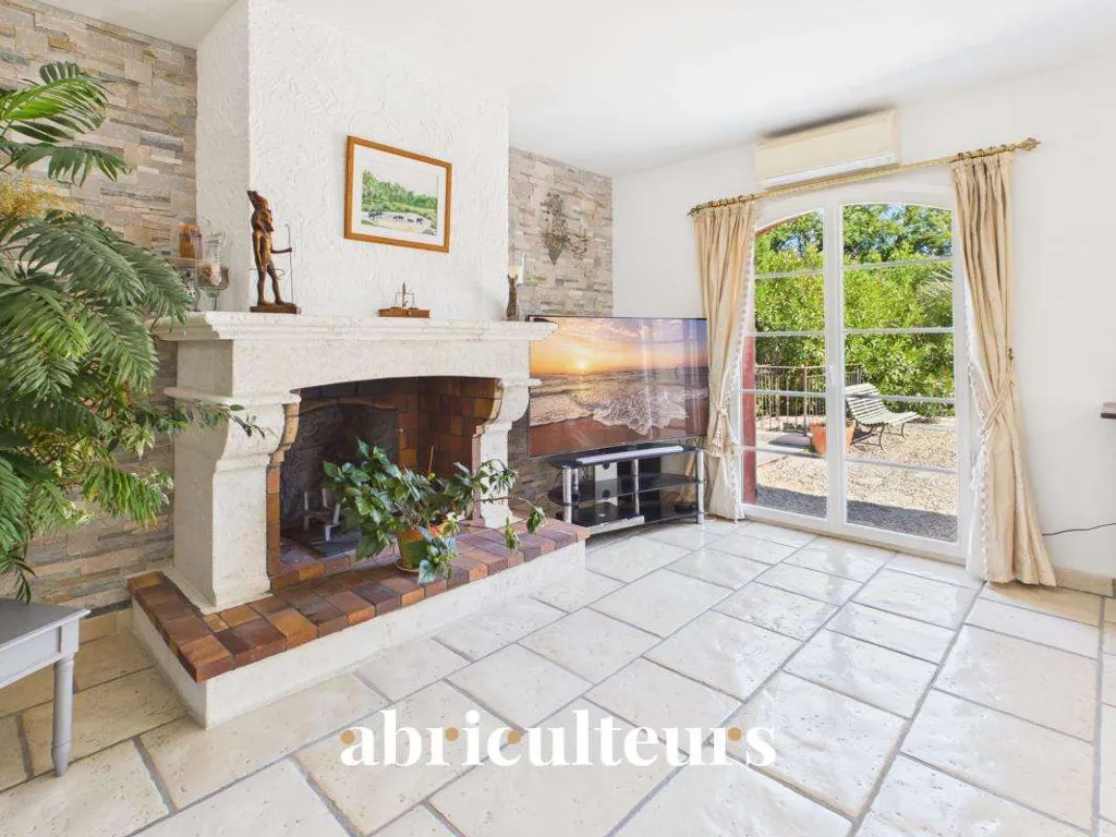 Séjour - Villa Luxueuse avec Piscine à Montauroux