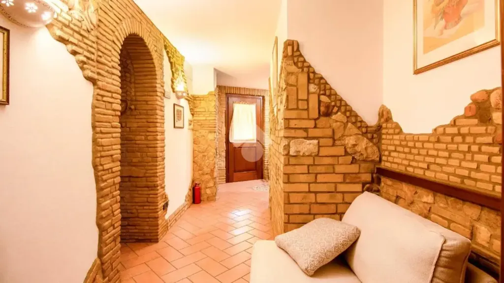 Esik - Villa with Pool in Ortona